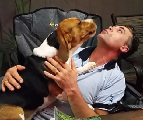 This Adorable Pup Loves To Belt Out Some Tunes With Her Daddy!