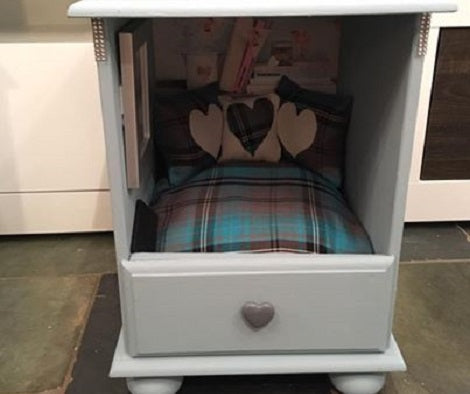 Crafters Actually Used Old Furniture To Make Incredible Beds For Pups!
