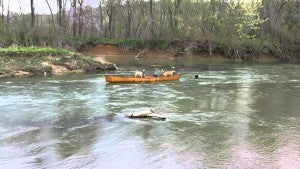 Hero Labrador Dog Saves Two Dogs Stuck In A Canoe In The Middle Of River!